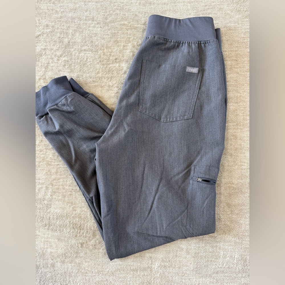 Women’s Fig Scrub Bottoms Size M